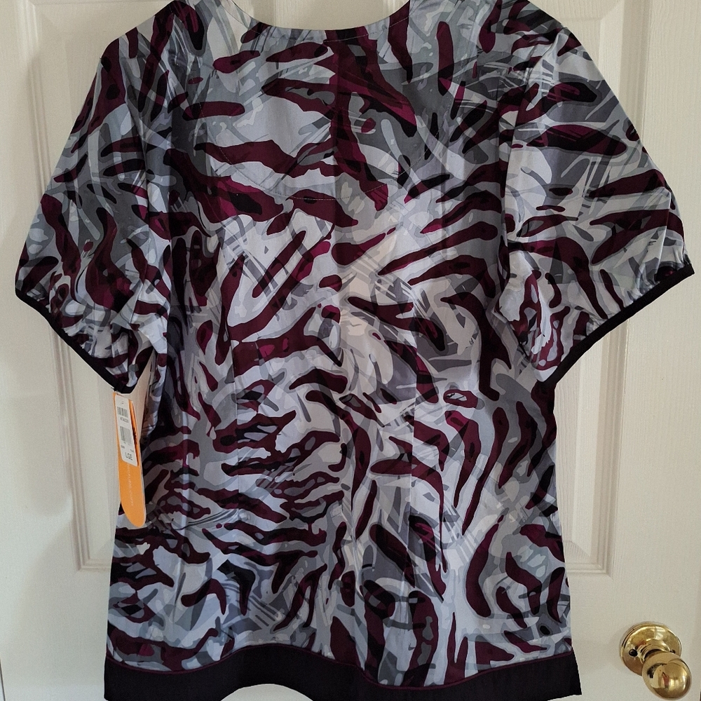 Urbane Scrub Top Women's Size L Burgundy Print